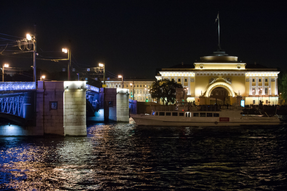 В Петербурге объявили тендер на праздничное оформление за 20 млн рублей 